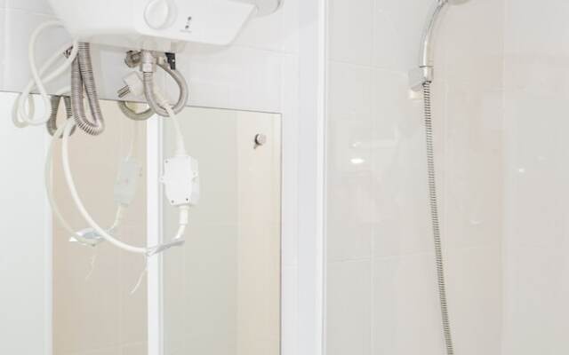 Cozy Room 2BR at 19 Avenue Apartment