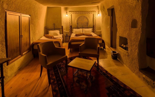 Elite Cave Suites