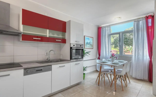 M & M Apartment