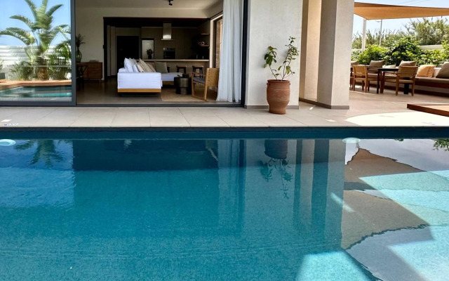 Lora Pearl Luxury Villa By Louis Hotels