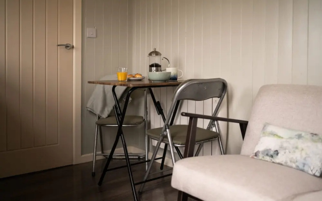 1 Bed Shepherds Hut-sleeps 2-pets-parking-mtn View