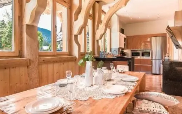 Rezydencja Gaudi SPA z kominkiem