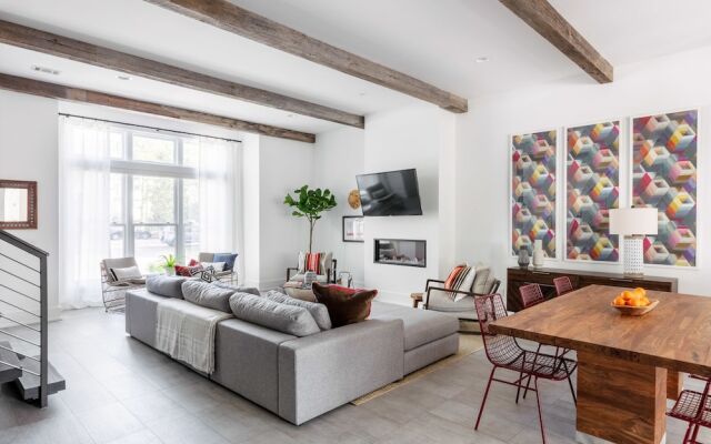 Historic District Charmer - 3 Br Townhouse