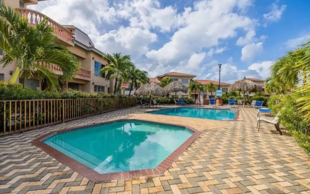 3BR Town Home in Gated Community Palm Beach