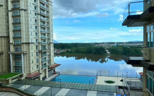 Baryon Homestay @ Riverine Diamond Condominium