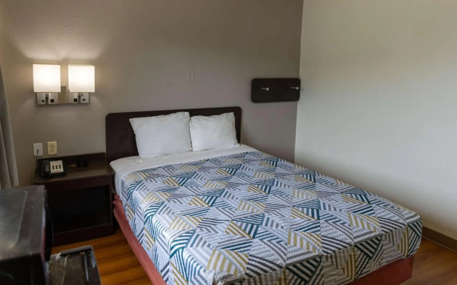 Motel 6 Lufkin, TX