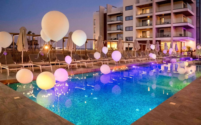 Mercure Larnaca Beach Resort