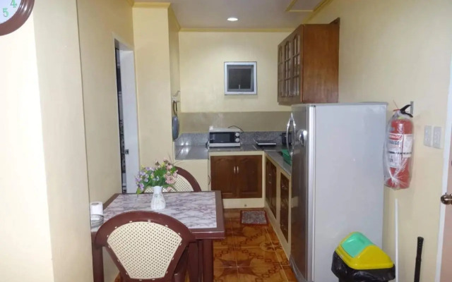 Julz Tropical Apartments