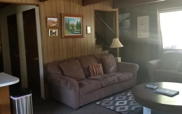 890 Candlewood Relaxing Tahoe Cabin