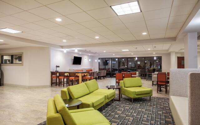 Holiday Inn Express Suites Augusta West -Ft Gordon