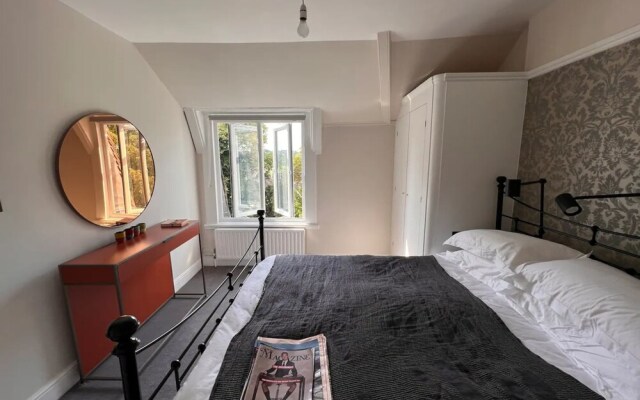 Stylish 1 Bedroom Top Floor Apartment in Highgate