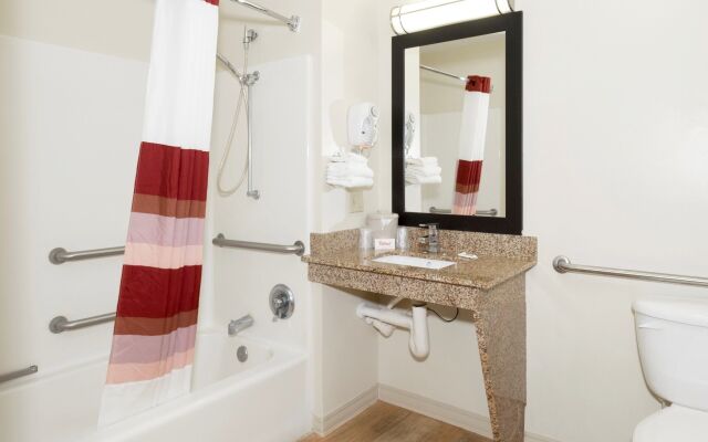 Red Roof Inn & Suites Dover Downtown