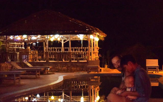 Thuyhouse Resort