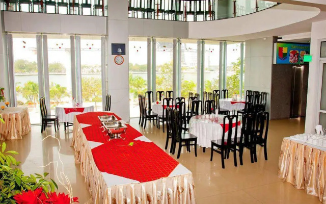 Salem Riverside Hotel