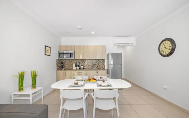 Lovely 1br1ba Condo Walk to Beach Pool BBQ
