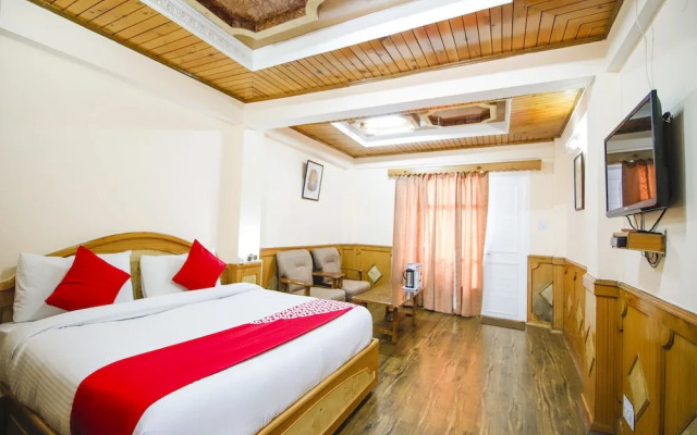 Oyo 18809 Mahamaya Palace