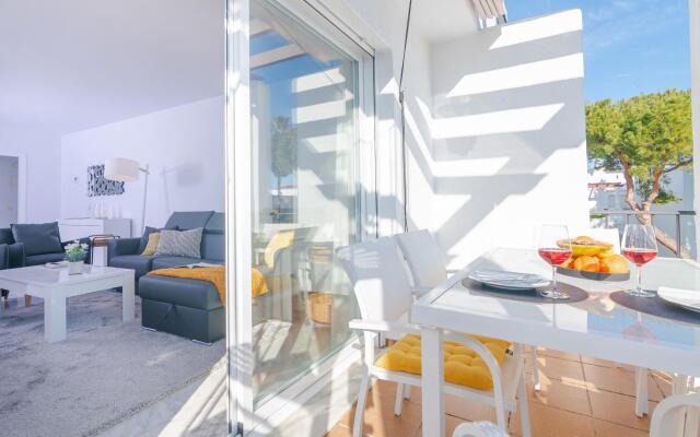 11226 - Modern beach side duplex penthouse.