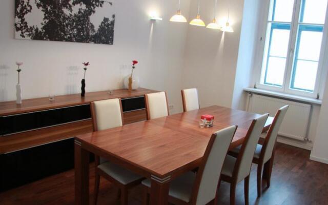 Livingston Apartment Palace