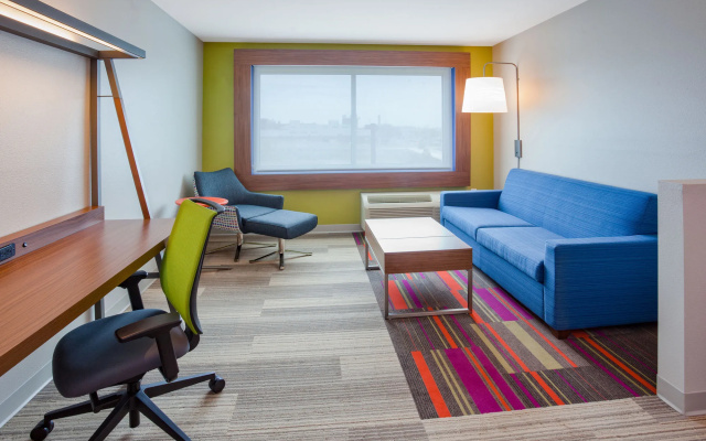 Holiday Inn Express & Suites Des Moines Downtown by IHG