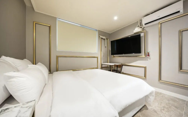 M&Lucky Hotel