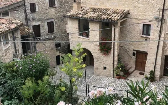 Beautiful residence, sleeps 6, a free breakfast