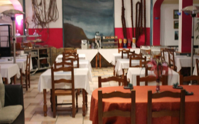 Yasha Hotel