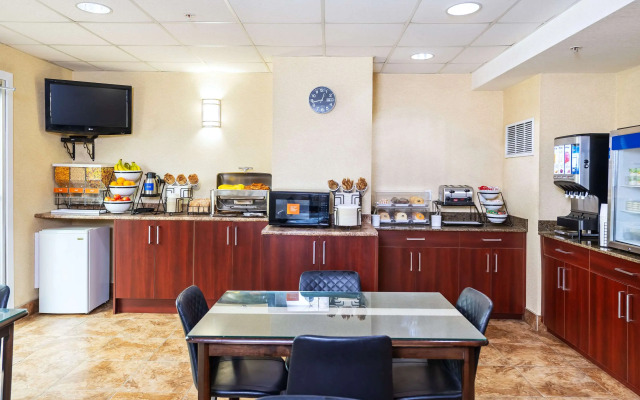 Comfort Inn And Suites Edson