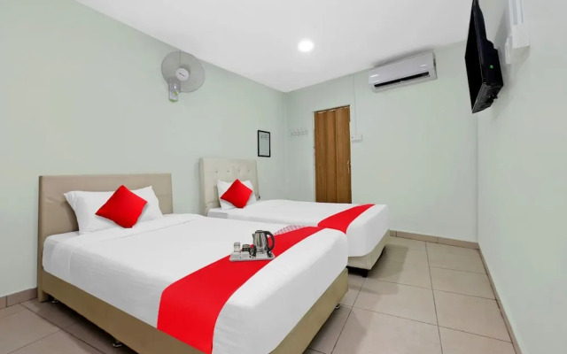 OYO 90873 Travellers Inn