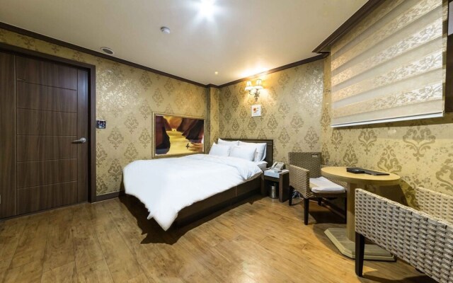 Goodstay Feel Hotel