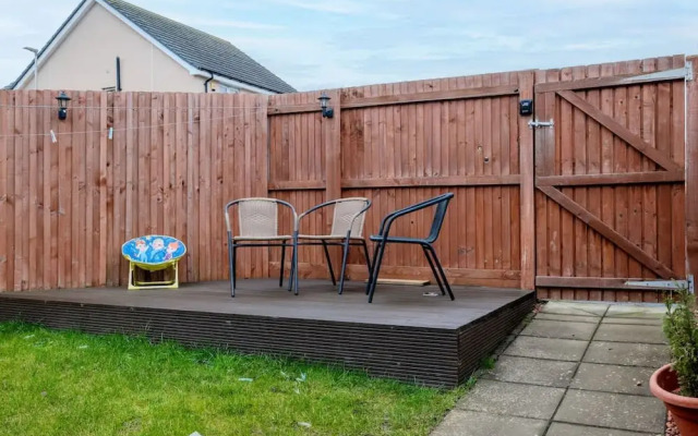 3 Bedroom House-private Parking