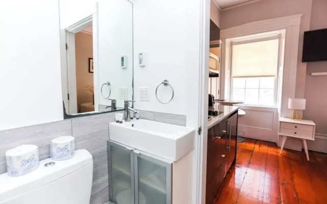 Maverick Suites at 40 Temple St