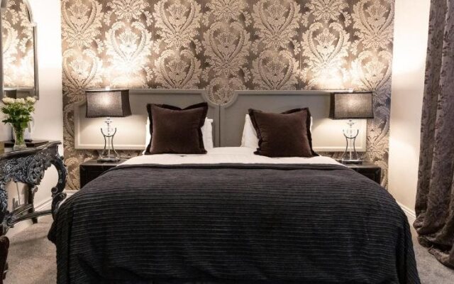 Aaron Court Bed & Breakfast