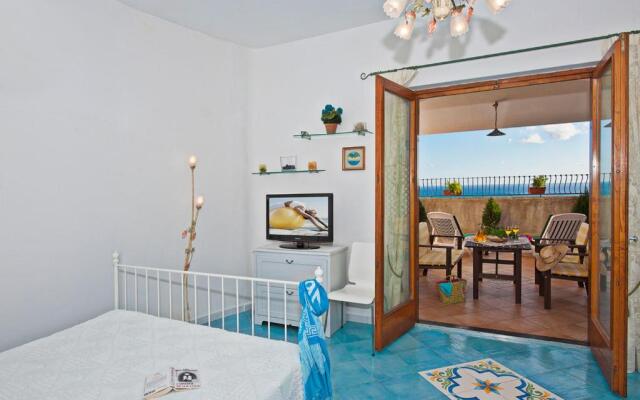 Loft at 200mt from the beach-park inside-sea view