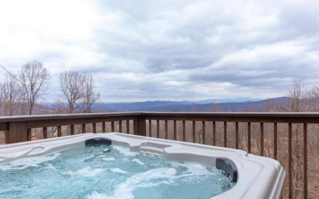 Kickback Kabin, 3 Bedrooms, Deck, Hot Tub, Pool Access, Sleeps 6