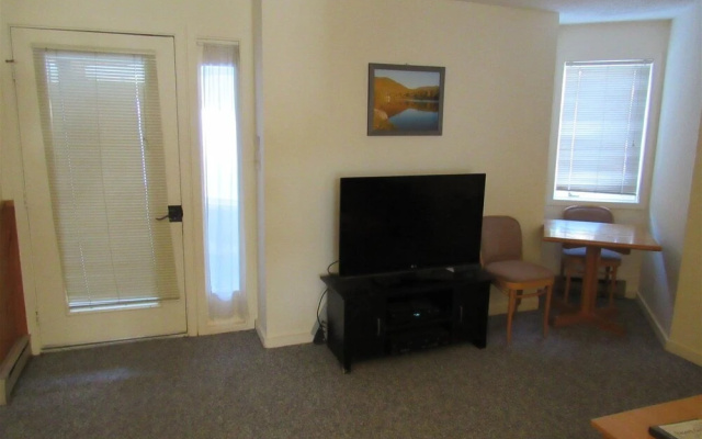 Spacious Waterville Valley Condo Close to Town Square! - Ms13av