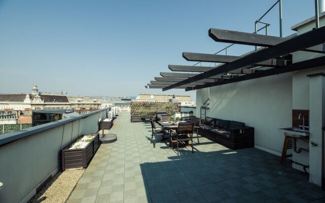 Budapest Easy Flat - Penthouse Basilica
