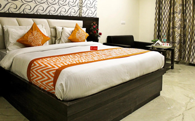 OYO 23595 Hotel Tajway Inn