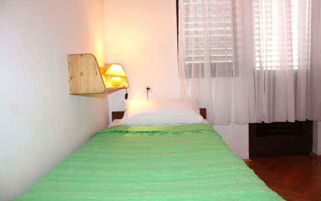 Dora Apartments