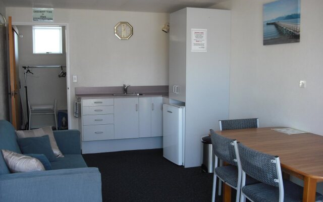 554 Moana Court Motel