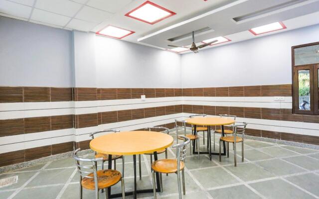Townhouse 1077 Hotel Noida Galaxy