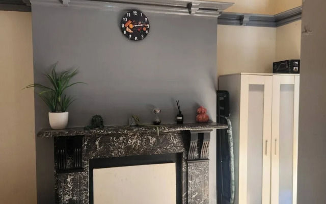 Charming Victorian Apartment in Central Wolverhampton