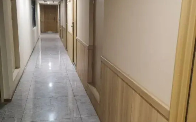 Moshanghuahuashui Intelligent Hotel (Baolong Square Branch)