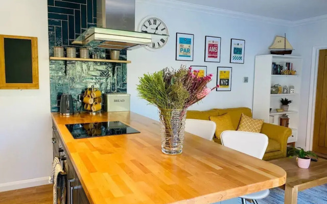 Luxury Apartment-golden Triangle, Parking & Garden