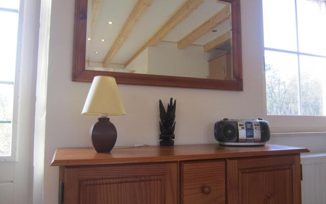 Lovely Cottage near Lake in Well