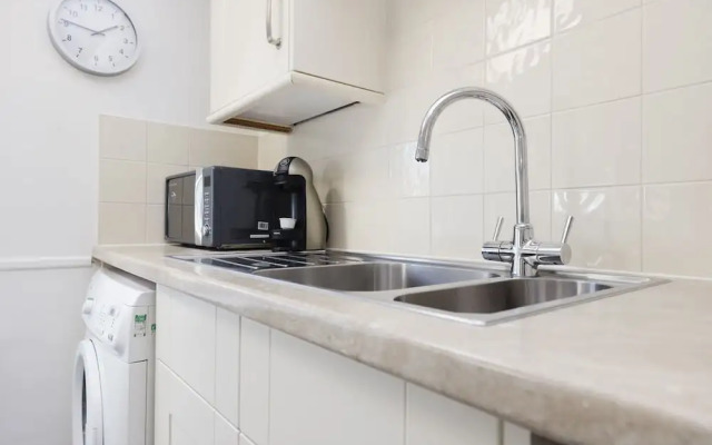 JOIVY Beautiful 2-Br Mews Home, Near Princes Street