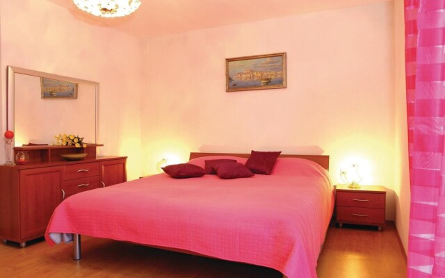 Amazing Home in Kapelica With Wifi and 5 Bedrooms