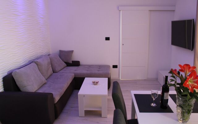 Apartments Lira