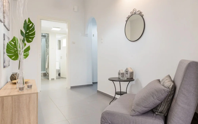 Newly Renovated Stylish Urban Flat