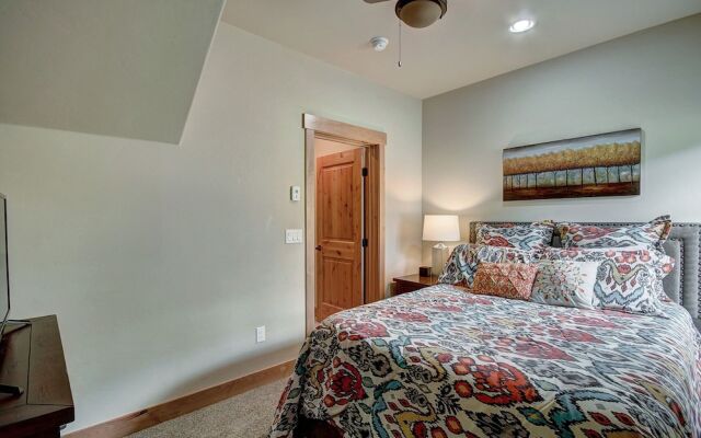 Maggie Point 3 Bedroom Townhouse by RedAwning