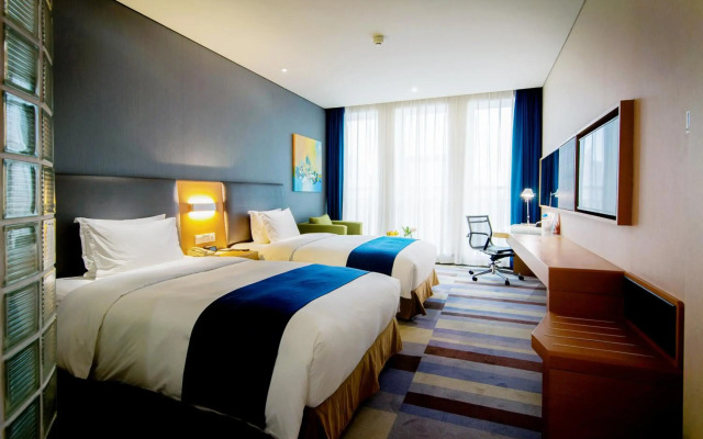 Holiday Inn Express Leshan City Square